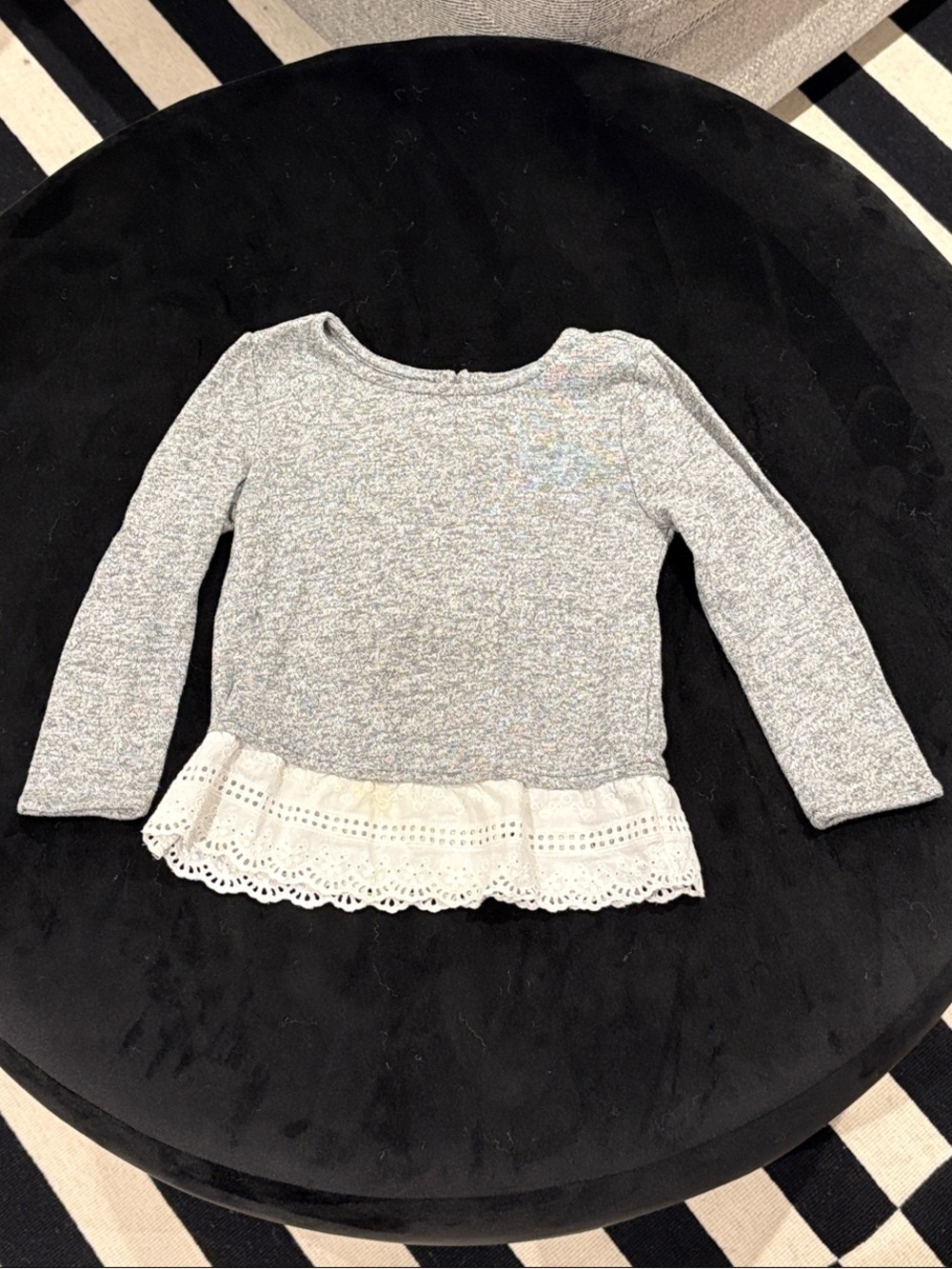 BabyGap Gray Knit Top with White Eyelet Hem Sz: 3T